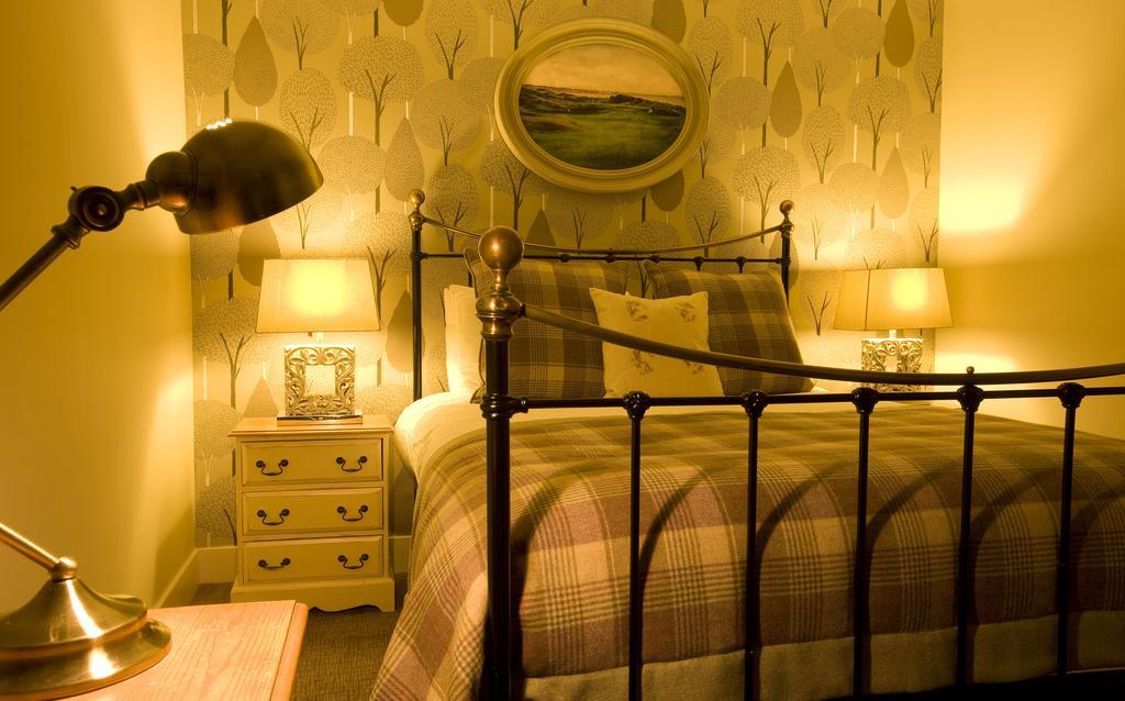 ホテル Sandown House ネアン エクステリア 写真